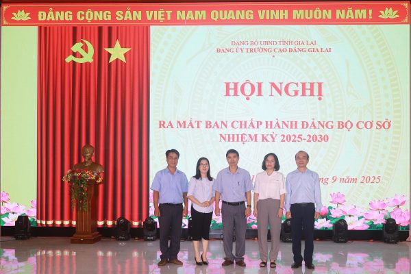 Các đồng chí trong Uỷ ban kiểm tra Đảng bộ nhiệm kỳ 2025-2030